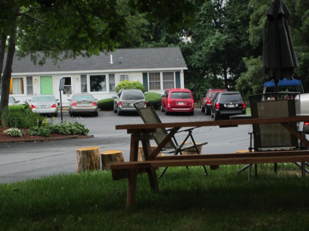 Founder'S Brook Motel And Suites Portsmouth Esterno foto