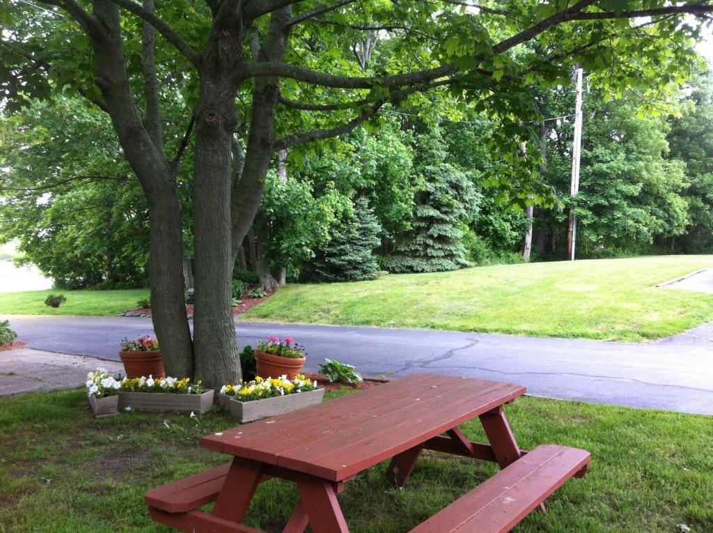 Founder'S Brook Motel And Suites Portsmouth Esterno foto